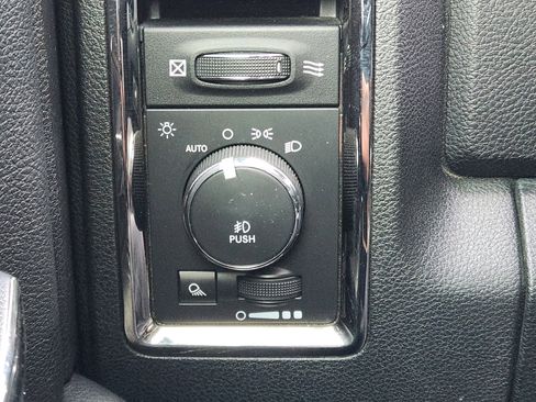 Used 2015 RAM 1500 Sport w/ Black Ram 1500 Sport Group image 33