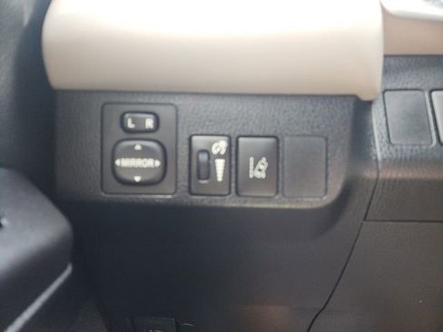 Used 2018 Toyota RAV4 AWD Hybrid image 19