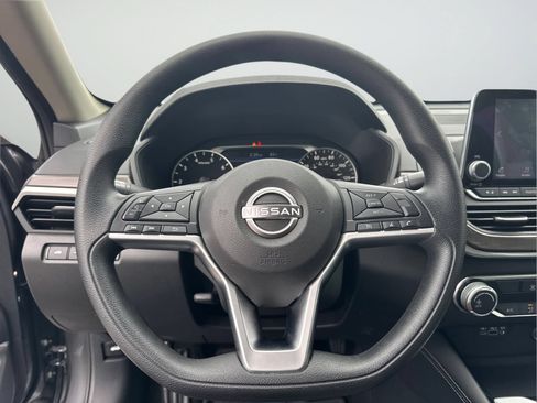 Certified 2023 Nissan Altima 2.5 SV FWD image 17