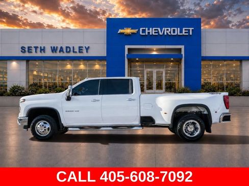 Used 2025 Chevrolet Silverado 3500 LTZ w/ LTZ Convenience Package AWD/4WD image 4