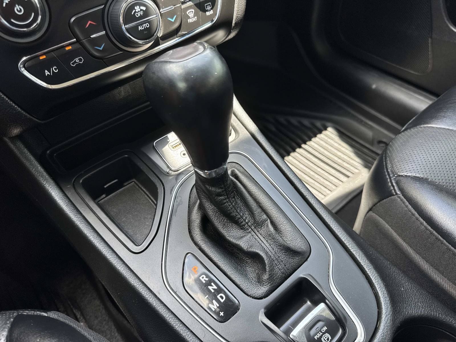 Used 2022 Jeep Cherokee Latitude Lux w/ Sun & Sound Group FWD image 27