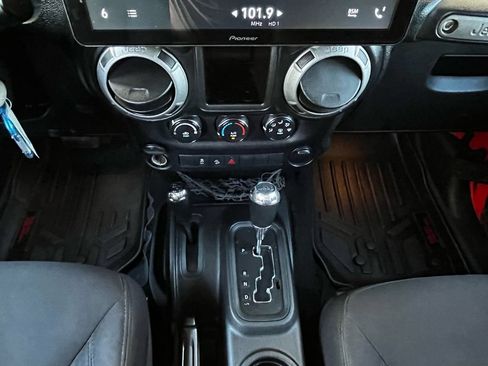Used 2013 Jeep Wrangler Unlimited Sport w/ Connectivity Group AWD/4WD image 15