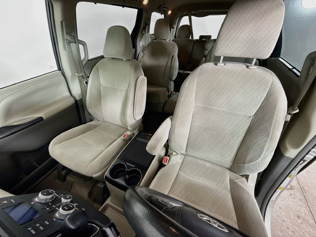 Used 2017 Toyota Sienna LE FWD image 11