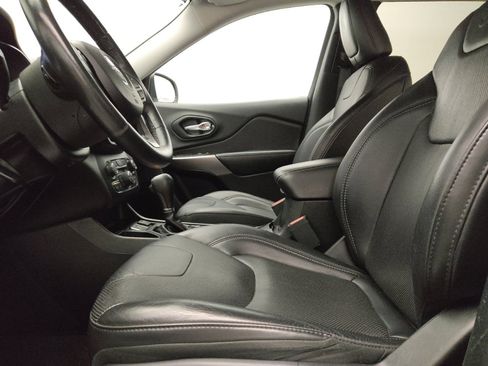 Used 2019 Jeep Cherokee Limited FWD image 17