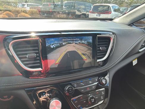 New 2026 Chrysler Pacifica Select image 26