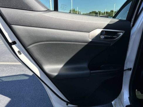 Used 2015 Lexus CT 200h w/ Seat Comfort Package FWD image 11