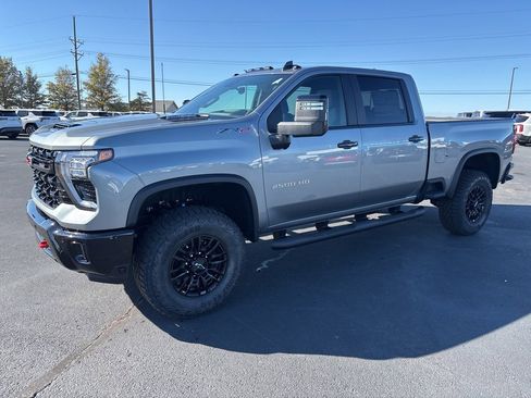 New 2025 Chevrolet Silverado 2500 ZR2 w/ Technology Package image 8