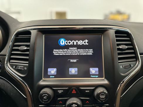 Used 2015 Jeep Grand Cherokee Limited w/ Trailer Tow Group IV AWD/4WD image 18