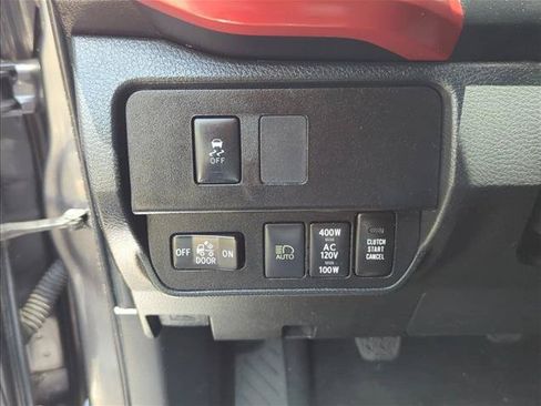 Used 2020 Toyota Tacoma TRD Off-Road w/ Technology Package AWD/4WD image 16