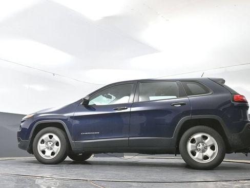 Used 2016 Jeep Cherokee Sport AWD/4WD image 28