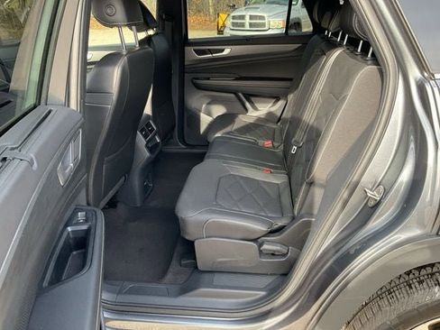 Used 2024 Volkswagen Atlas Cross Sport SE image 15