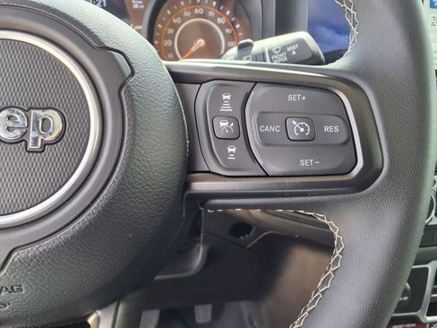 Used 2025 Jeep Wrangler Unlimited Rubicon image 16