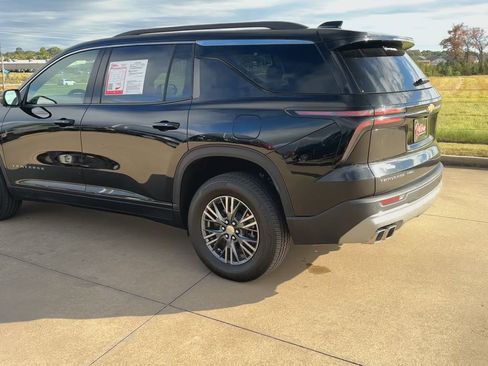 Used 2024 Chevrolet Traverse LT image 6