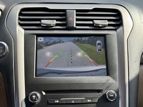Used 2017 Ford Fusion SE w/ Fusion SE Technology Package FWD image 21