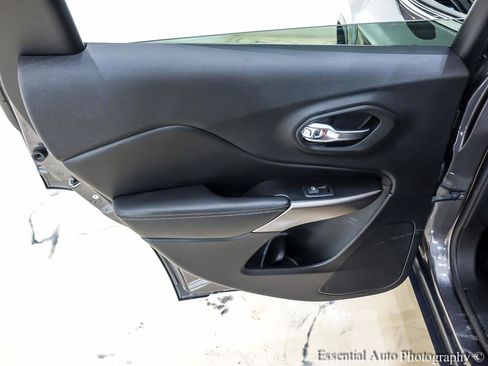 Used 2019 Jeep Cherokee Limited AWD/4WD image 26