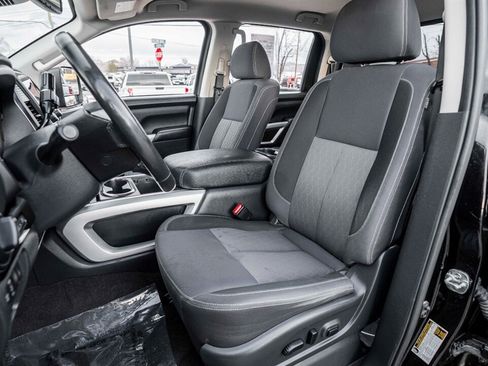 Used 2022 Nissan Titan SV w/ SV Convenience Package image 13