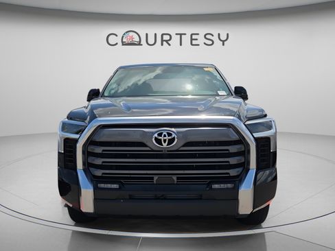 Used 2023 Toyota Tundra Limited AWD/4WD image 4