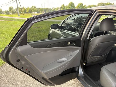 Used 2012 Hyundai Sonata SE w/ Navigation & Sunroof Pkg FWD image 23
