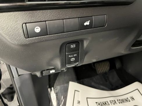 Certified 2025 Nissan Murano SV FWD image 29