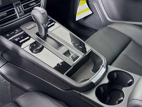 New 2026 Porsche Macan image 21