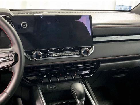 Used 2024 Chevrolet Colorado Z71 w/ Z71 Convenience Package 2 image 18