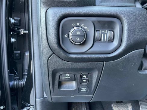 New 2026 RAM 1500 4x4 Crew Cab image 11