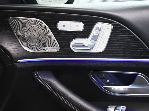 Used 2025 Mercedes-Benz GLS 450 4MATIC image 18