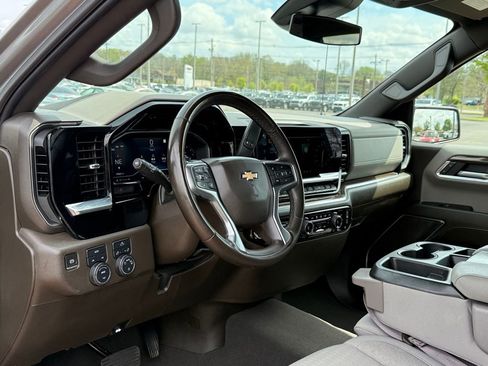Used 2023 Chevrolet Silverado 1500 LT w/ Protection Package AWD/4WD image 11
