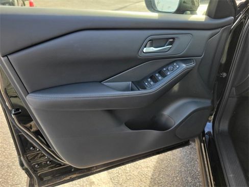 Used 2026 Nissan Rogue SV image 15