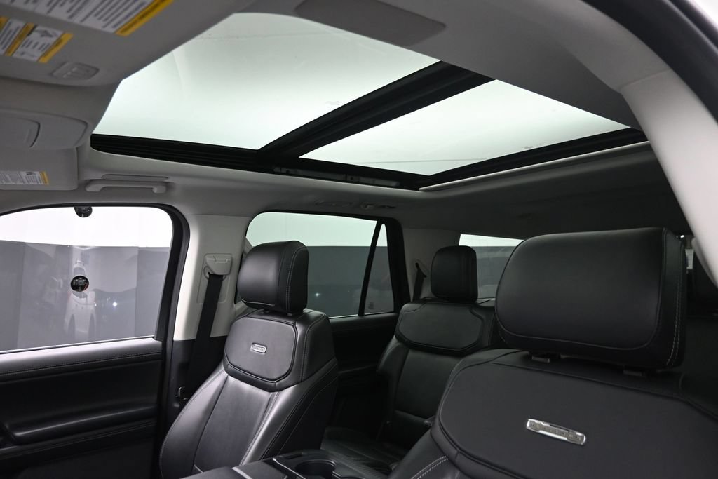 Used 2025 Ford Expedition Platinum w/ Driver's Package AWD/4WD image 24