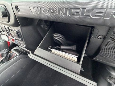 Used 2019 Jeep Wrangler Unlimited Rubicon AWD/4WD image 46