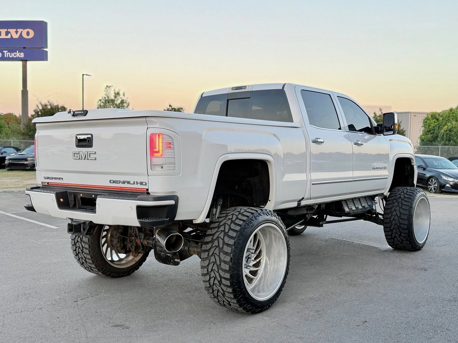 Used 2017 GMC Sierra 2500 Denali w/ Duramax Plus Package AWD/4WD image 8