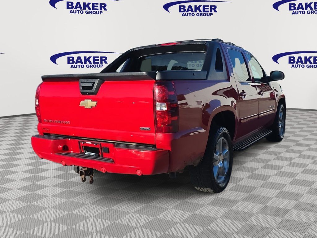 Used 2011 Chevrolet Avalanche LT AWD/4WD image 5