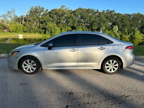 Used 2025 Toyota Corolla LE FWD image 2