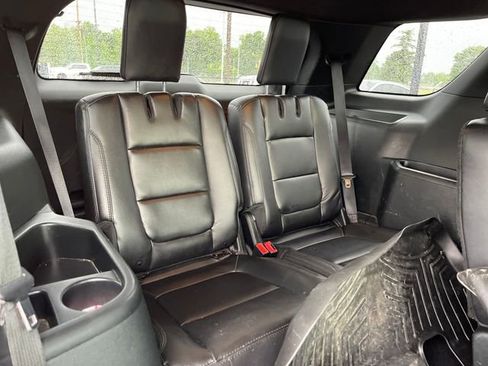 Used 2019 Ford Explorer XLT w/ Equipment Group 202A FWD image 34