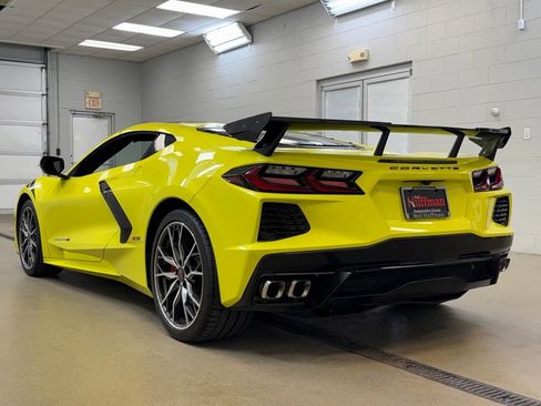 Used 2024 Chevrolet Corvette Stingray Premium Cpe w/ Z51 Performance Package RWD image 8