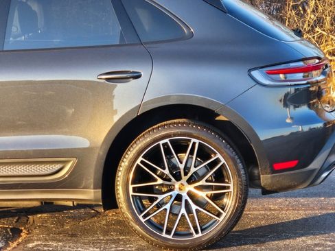 Used 2025 Porsche Macan image 12