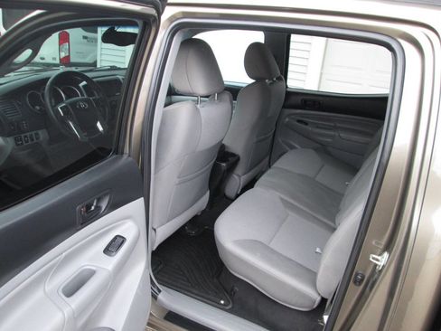 Used 2014 Toyota Tacoma TRD Sport w/ TRD Sport Package image 22