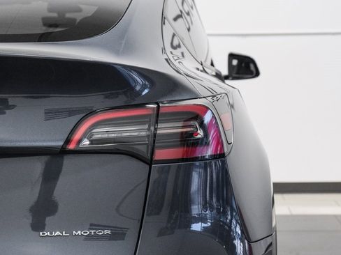 Used 2022 Tesla Model Y Long Range image 51