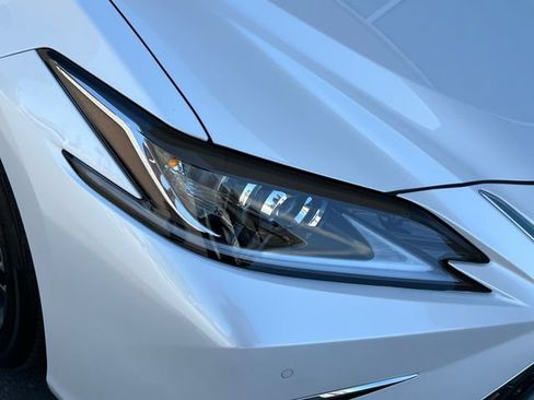 Used 2025 Lexus ES 300h w/ Premium Package FWD image 37