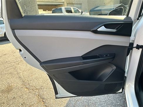 Certified 2023 Volkswagen Taos SE image 21