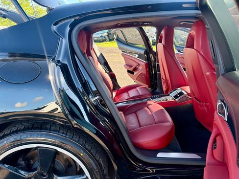 Used 2016 Porsche Panamera image 25
