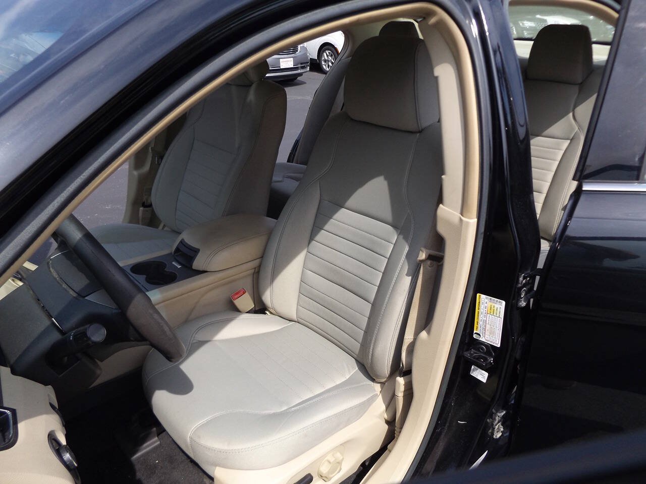 Used 2017 Ford Taurus SE FWD image 14