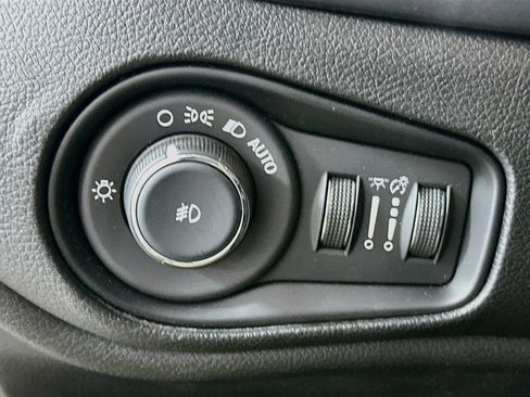 Used 2017 Jeep Renegade Latitude w/ Safety & Security Group (ALP) AWD/4WD image 16