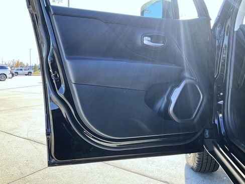 Used 2023 Jeep Renegade Latitude image 10