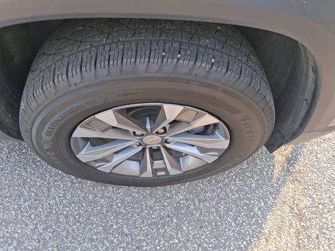 Used 2026 Chevrolet Equinox LT w/ Convenience Package II FWD image 9