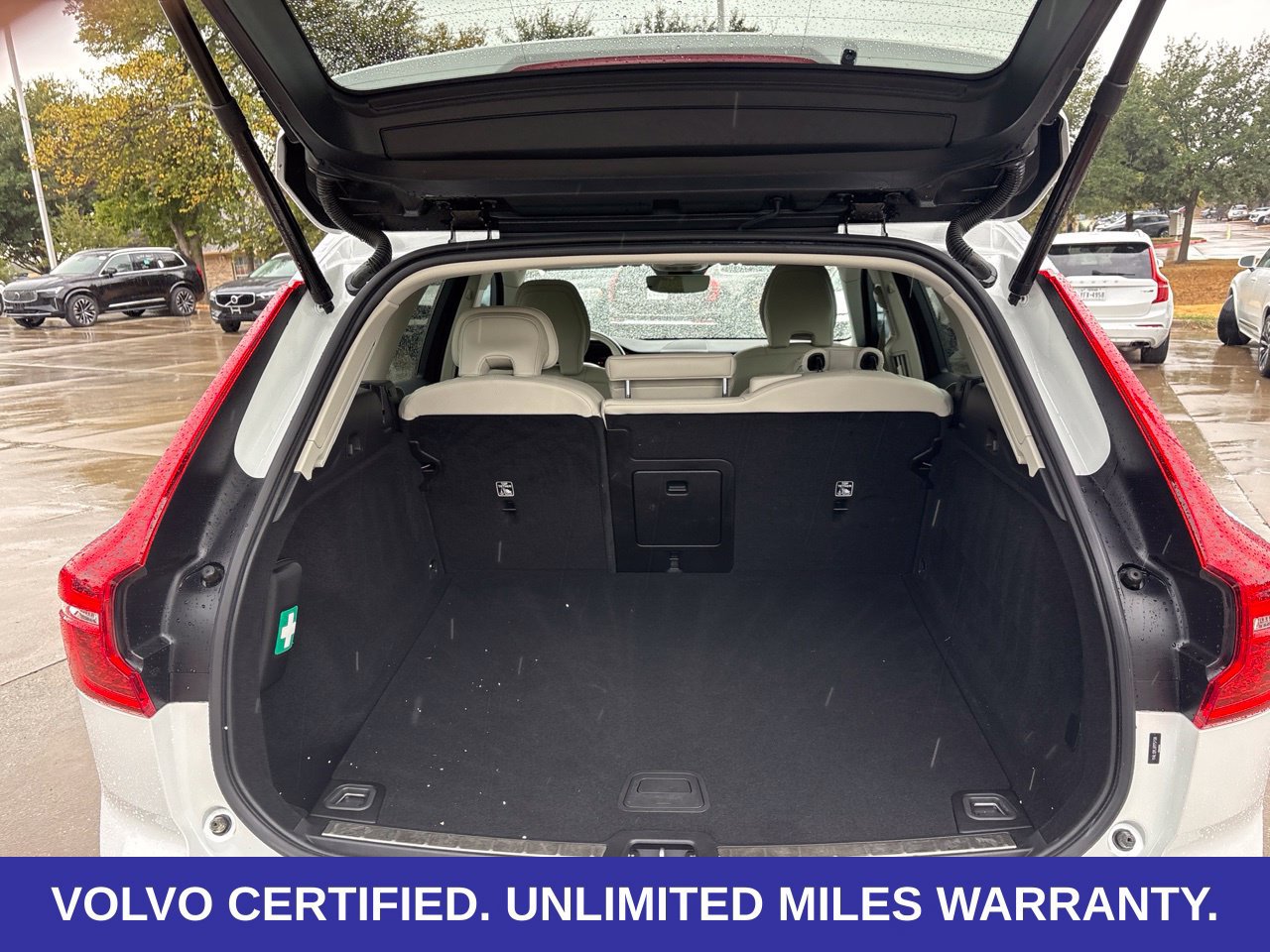Certified 2024 Volvo XC60 B5 Plus w/ Protection Package Premier AWD/4WD image 10