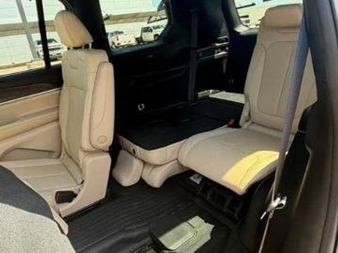 Used 2025 Jeep Grand Cherokee L Limited w/ Luxury Tech Group II AWD/4WD image 14