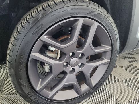 Used 2021 Jeep Renegade Latitude w/ Luxury Group II AWD/4WD image 31