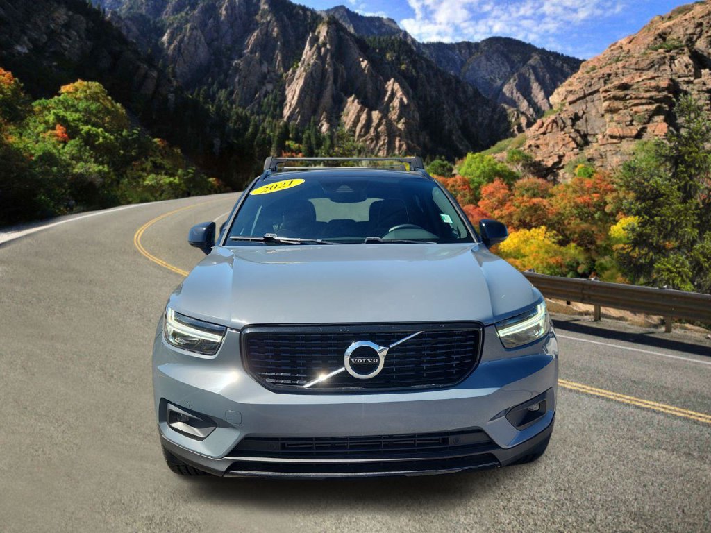 Used 2021 Volvo XC40 T5 R-Design w/ Climate Package AWD/4WD image 6